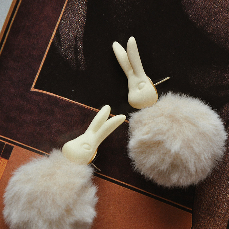 80斤少女原创 复古可爱兔子奶油色毛球耳饰 毛茸茸银耳勾耳夹百搭,淘宝优惠券,粉丝福利购,淘宝优惠卷
