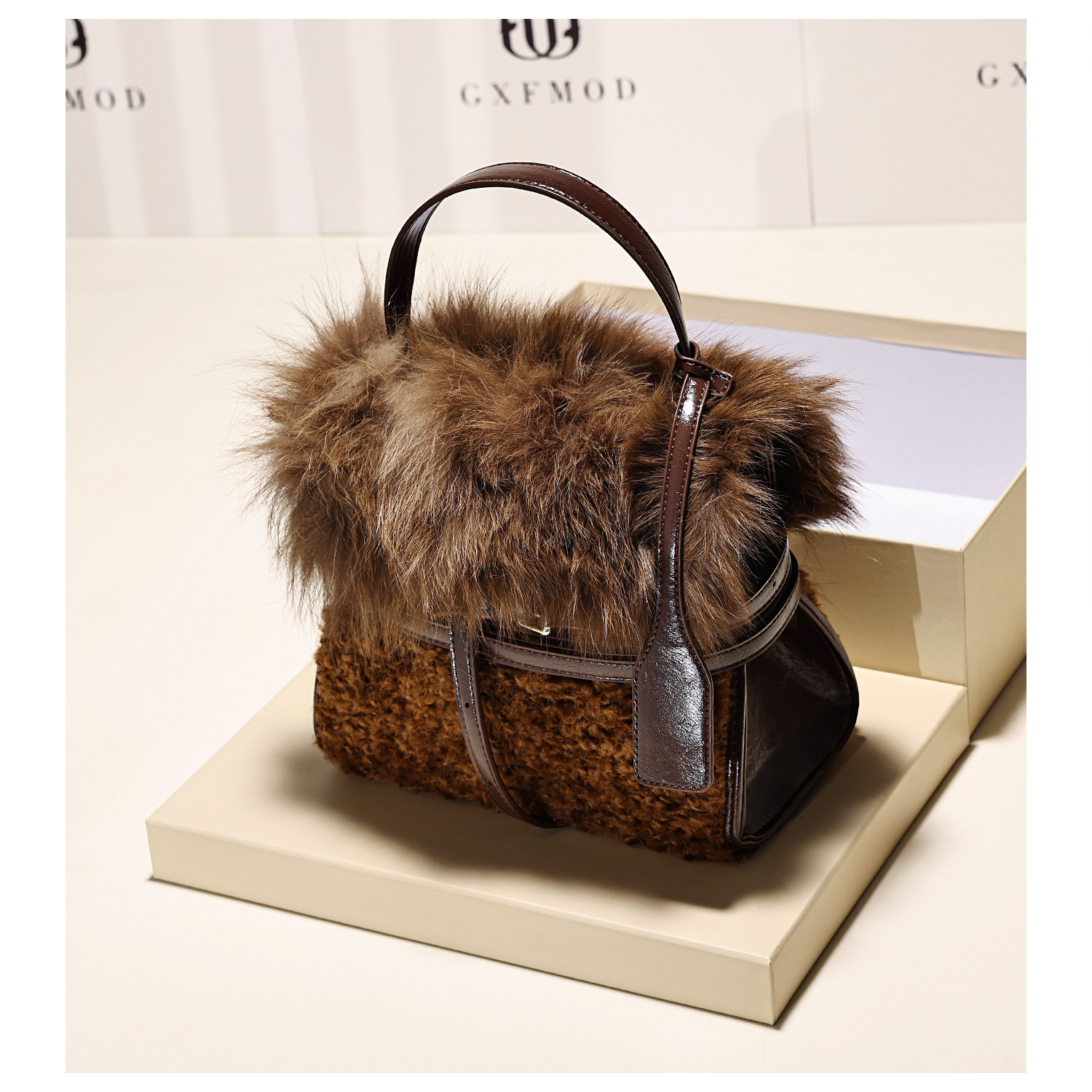 GXFMOD小众品牌时尚潮流羊羔毛手提包女2025秋冬新款氛围感斜挎包,淘宝优惠券,粉丝福利购,淘宝优惠卷