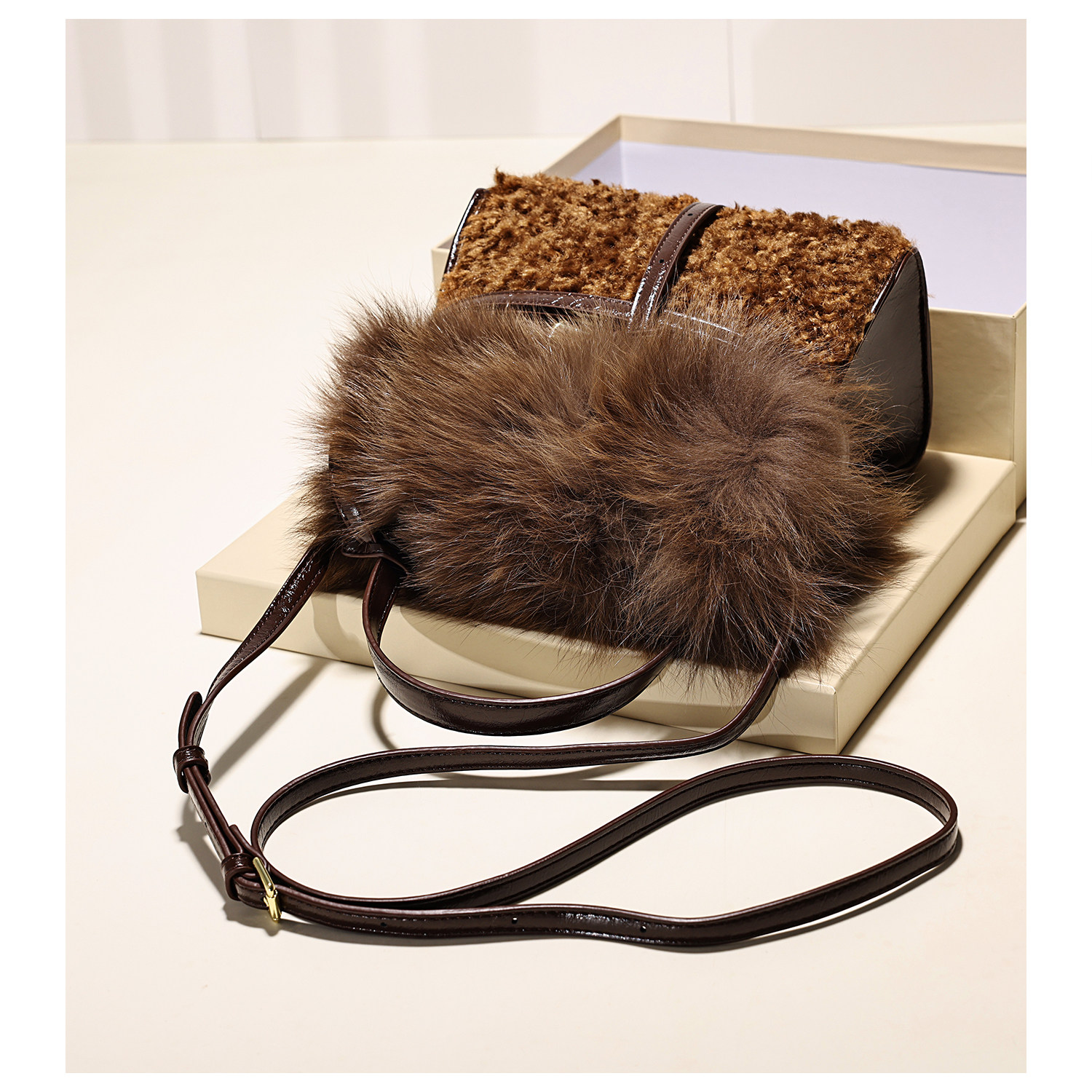 GXFMOD小众品牌时尚潮流羊羔毛手提包女2025秋冬新款氛围感斜挎包,淘宝优惠券,粉丝福利购,淘宝优惠卷