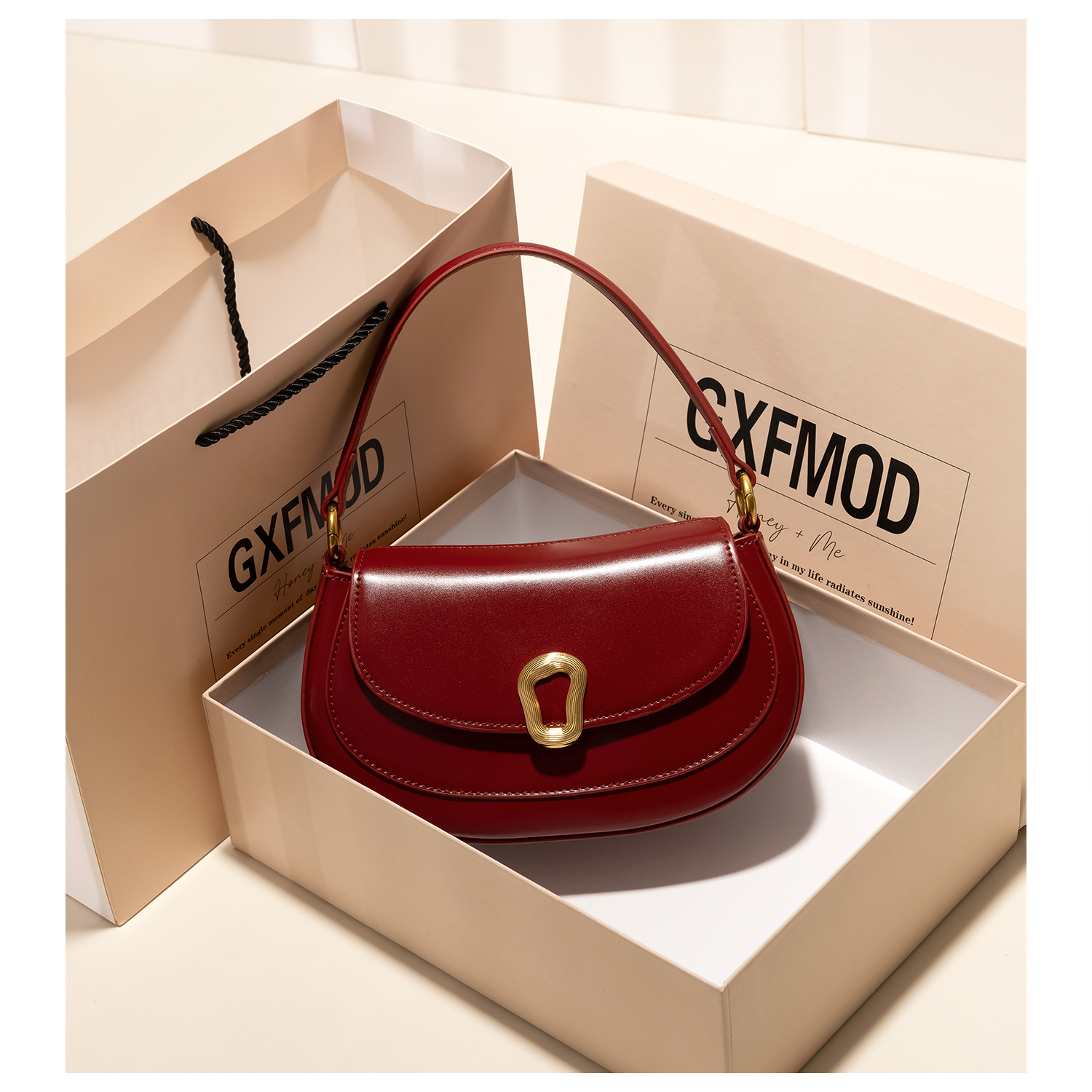 gxfmod新款红色真皮斜挎包，超大容量，通勤、逛街都可以