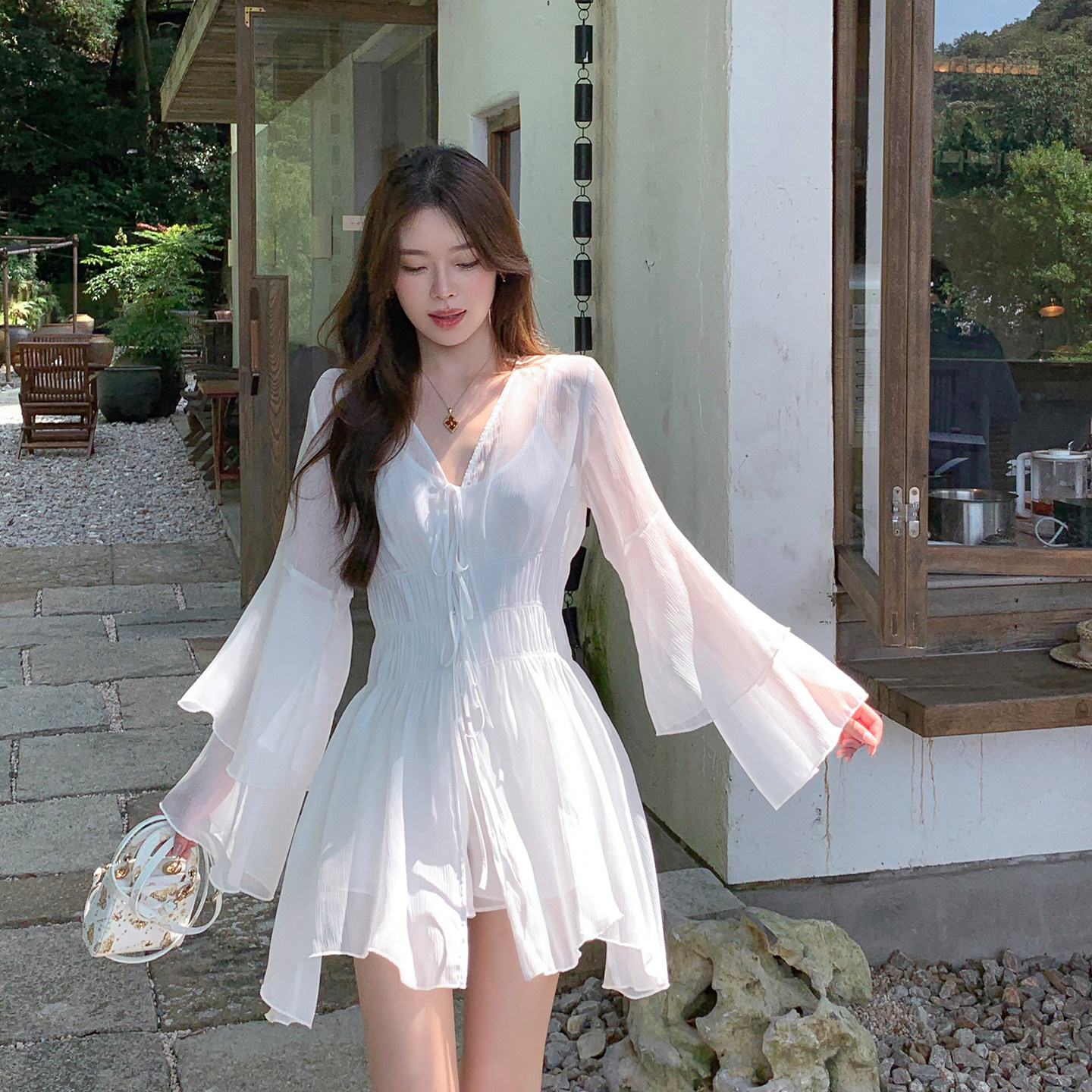 ByYou 秋季长款喇叭袖白色雪纺衬衫套装女内搭吊带背心短裤三件套,淘宝优惠券,粉丝福利购,淘宝优惠卷