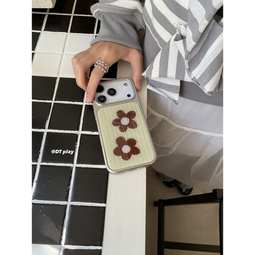 DT play 春夏小花可爱淡黄蓝色简约感韩国ins博主小众设计适用于iphone17promax/16/15苹果14/13手机壳保护套 - 图0