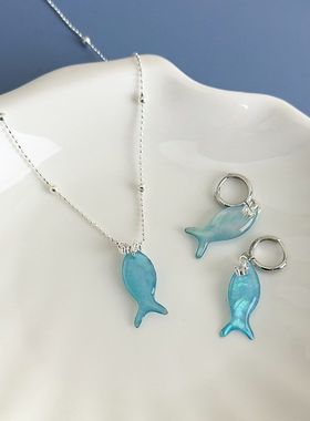 度假风蓝色炫彩小鱼耳扣夏日海边氛围甜美可爱小众设计清冷感配饰