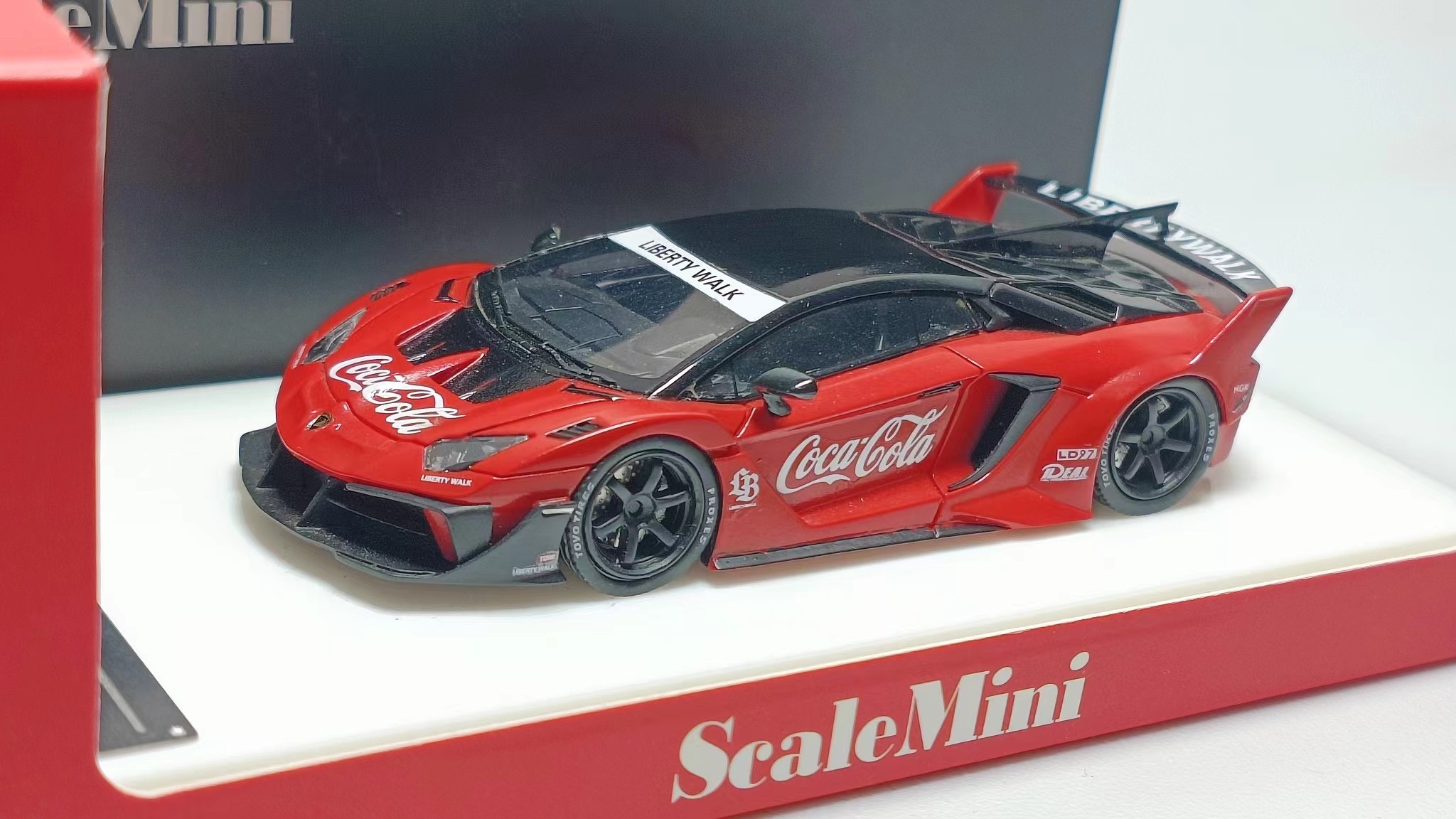 [PDS] ScaleMini 1:64 Aventador埃文塔多 GT EVO 树脂汽车模型 - 图3