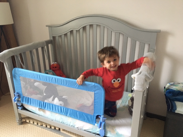 出口儿童床护栏婴儿床边围栏宝宝防摔沙发挡板幼儿栏杆可调节通用