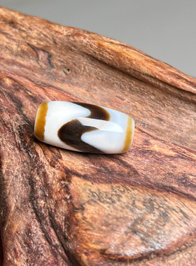 藏传老料高油包浆黑白虎牙天珠