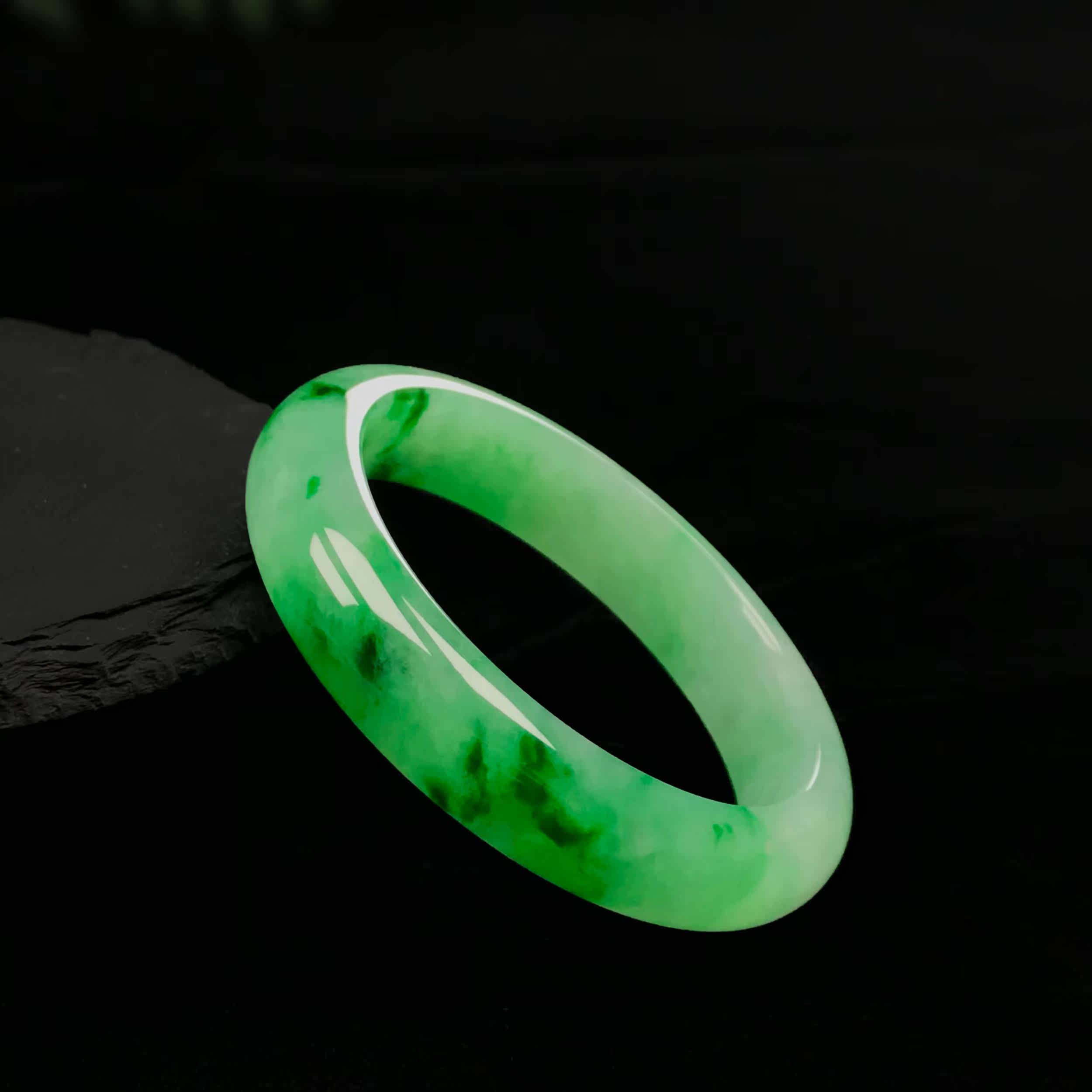 如意宝翡翠优选店 天然a货缅甸老坑玉镯冰种阳绿飘花翡翠手镯直播