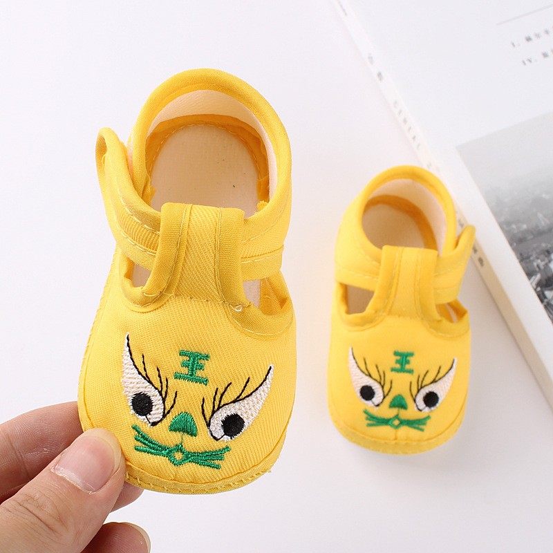 婴儿鞋子0-1岁宝宝鞋子春秋款男女幼儿软底布鞋满月百天老虎头鞋