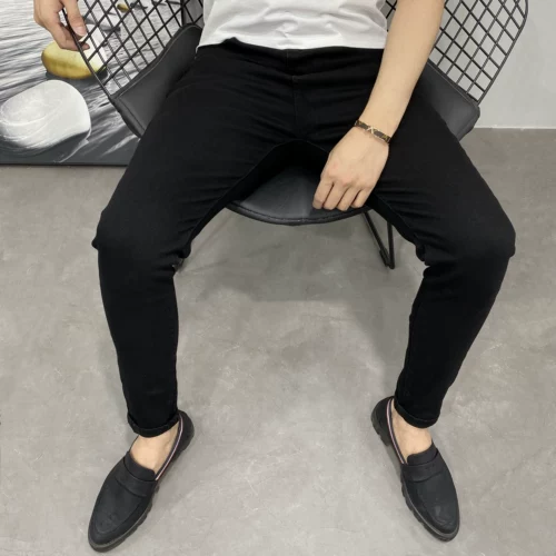 [一条有腔调的金属纯黑修身小脚牛仔长裤男潮牌夏秋青年弹力中低腰]