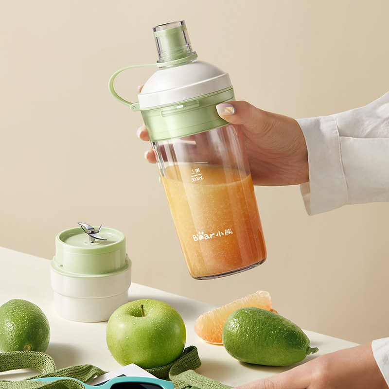 小熊榨汁机家用小型便携式水果电动榨汁杯果汁机迷你无线搅拌新款