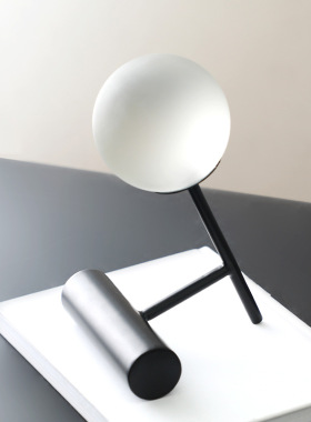 现代轻奢金属创意抽象装饰品铁艺水晶球摆件样板房桌面装饰小摆件