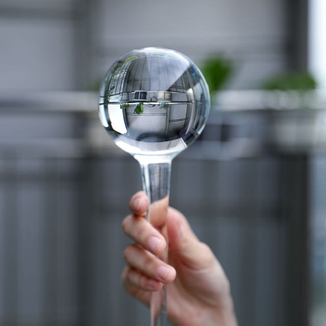 Automatic flower watering device, a lazy planting tool