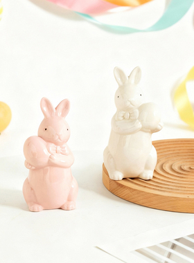 复活节兔子跨境热卖陶瓷领结抱蛋兔子可爱家居桌面装饰工艺品摆件