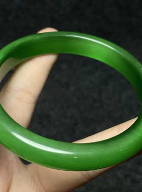 古玩旧藏大清乾隆御制漆器收藏盒内珍藏猫眼石手镯手环