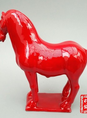 中国红陶瓷马装饰客厅