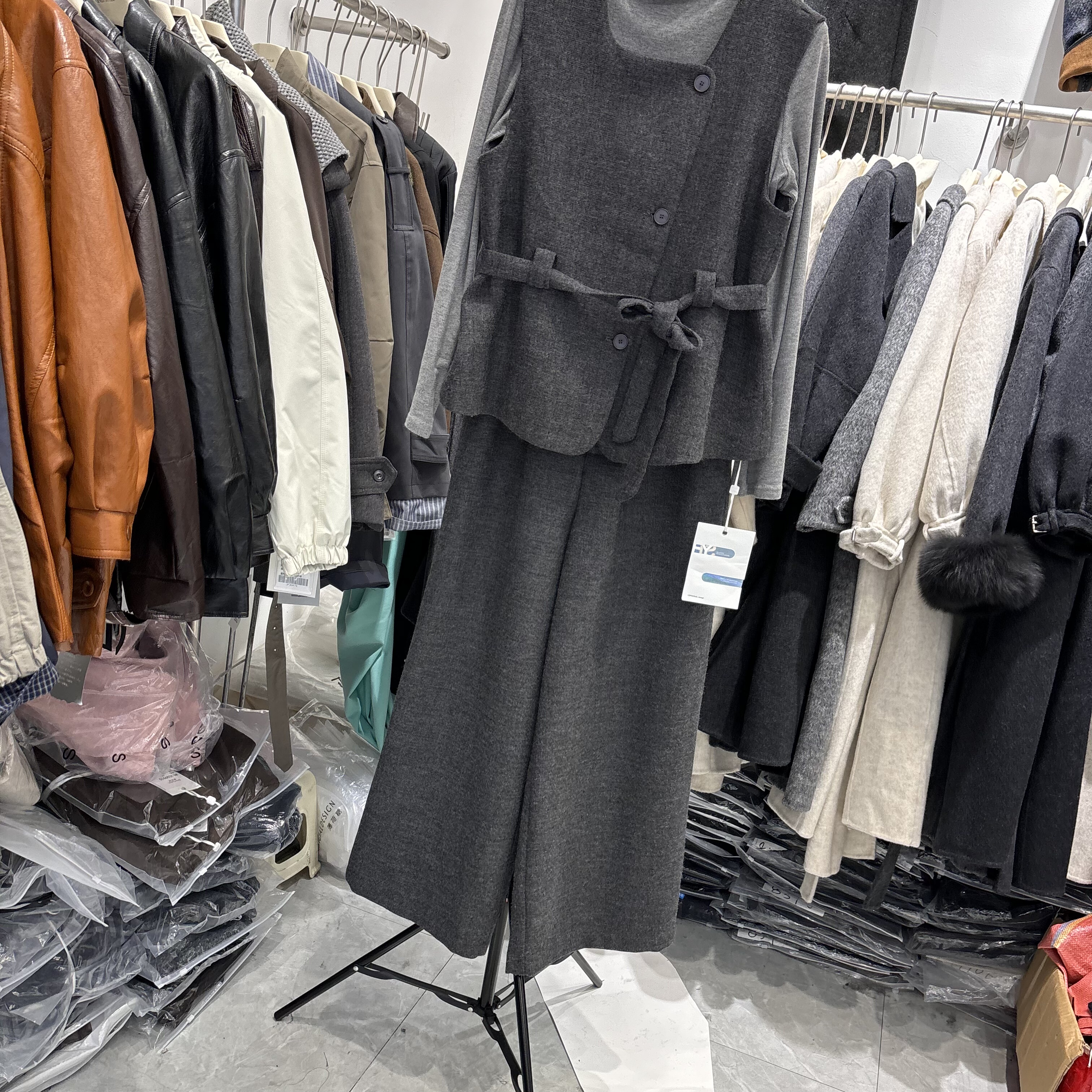 轻熟风收腰系带时尚毛呢套装女2025秋季马甲洋气显瘦阔腿裤三件套 - 图0