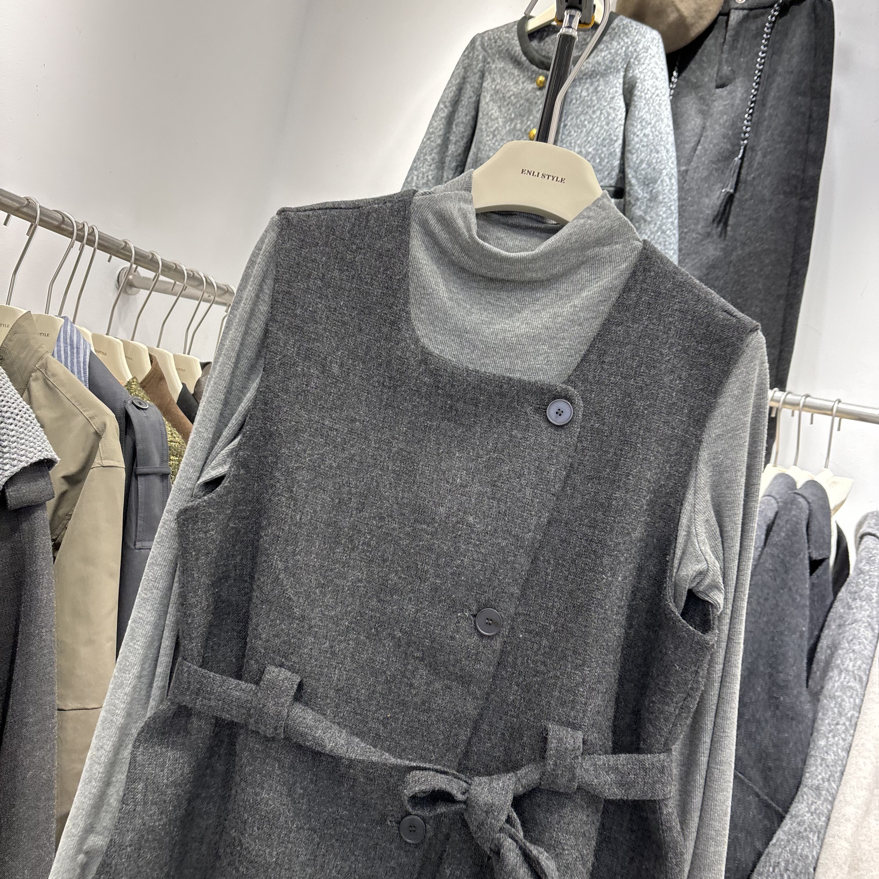 轻熟风收腰系带时尚毛呢套装女2025秋季马甲洋气显瘦阔腿裤三件套 - 图1