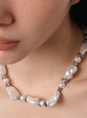 【White House 白房】原创小众情侣轻奢小酷同款电镀贝珠锁骨项链