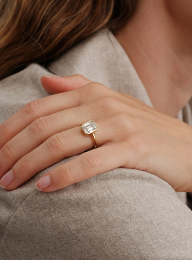 【CnHnOn脂肪商店】s925纯银3ct莫桑钻祖母绿切割剔透方钻戒指