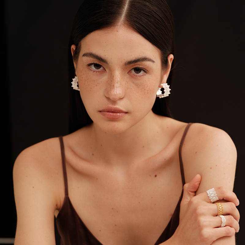 【CnHnOn脂肪商店】蕾丝镂空刺绣花纹雕刻法式精致耳圈耳环 - 图0