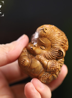 天然绿檀木雕刻悟空文玩手把件