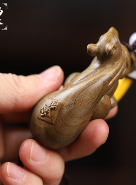 绿檀木雕鼠钱袋随身招财工艺品