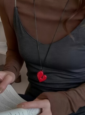 韩国fever博主同款爱心吊坠项链红色长款毛衣链女配饰锁骨链颈链