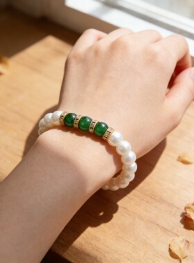 新中式复古绿色珍珠手链女传统结绳工艺搭配圆润珍珠串珠设计典雅