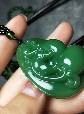 碧绿葫芦吊坠项链色泽饱满葫芦形态玲珑雕刻图案生动男女百搭项链