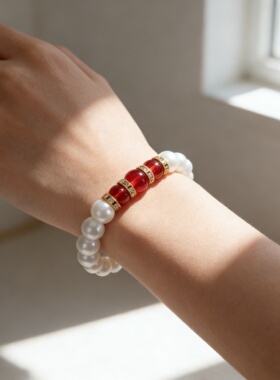新中式复古红色珍珠手链女传统结绳工艺搭配圆润珍珠串珠设计典雅