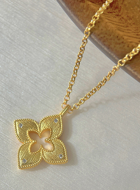 拉丝金锁项链菱形花朵镶钻项链