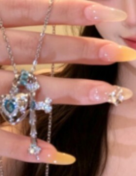 闪耀梦幻冰蓝~蓝色闪钻十字架爱心吊坠项链女轻奢小众锁骨链时尚
