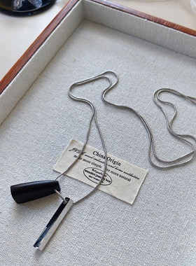 日常百搭黑色木质吊坠长款项链