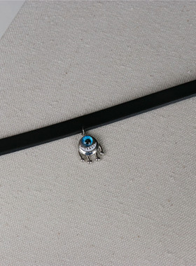 手作黑软PU皮项圈眼球吊坠choker