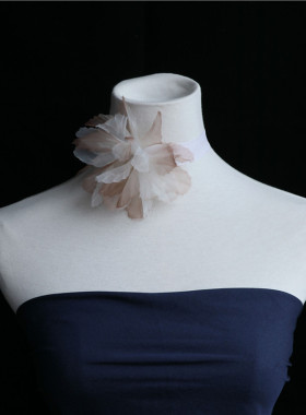 隐形宽颈链女不规则渐变花朵气质