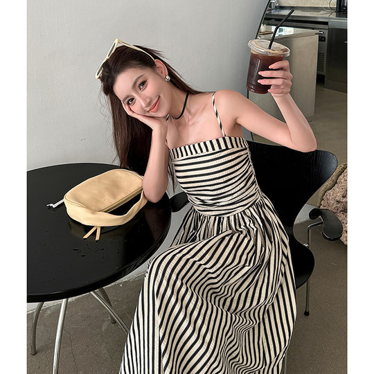 浅布调法式高个子黑白竖条纹抹胸露肩吊带裙度假风a字连衣裙长裙