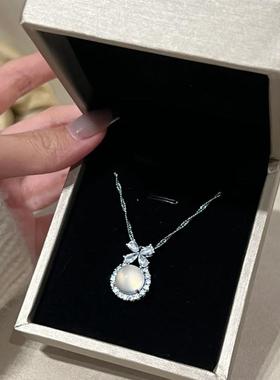 本命年高冰马料镶嵌白玉髓圆形蛋面小吊坠白玛瑙玉石粉色绿色项链