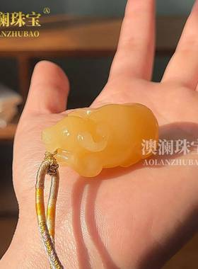 本命年阿富汗黄口料貔貅白菜牛手吊坠和田玉精雕手把件貔貅挂件礼