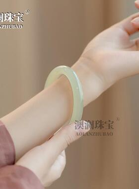 本命年青白玉手镯女圆条少女阿富汗玉镯子轻款浅绿色礼物