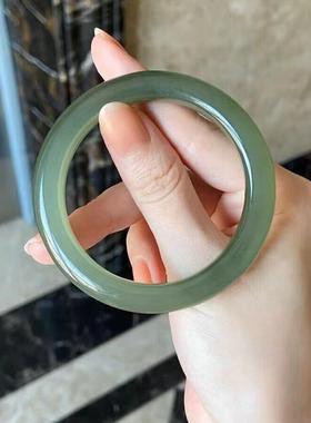 本命年和田玉湖水绿宽条手镯外蒙料古青色清水细圆条镯子轻款礼物