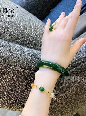 本命年外蒙和田俄罗斯碧玉手镯女款玉镯菠菜绿礼物