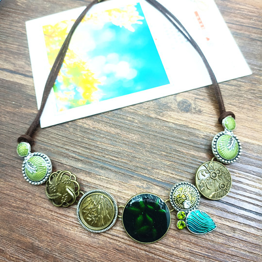 Europäische und amerikanische Retro-Farbmalerei-Öl-Accessoires-Lederseil-Halskette