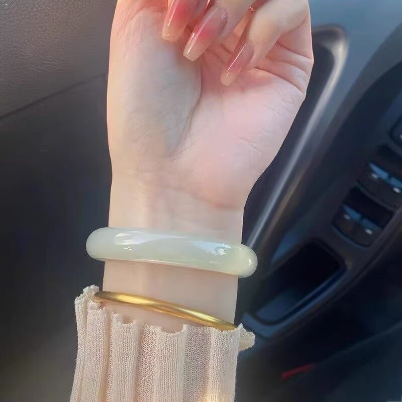 天然新疆和田青白玉手镯女扁条轮胎浅晴水正品青海玉石平安手镯子,淘宝优惠券,粉丝福利购,淘宝优惠卷