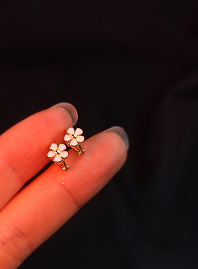 迷你百搭纯银女雏菊花朵耳骨扣