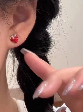 纯银新年红色迷你草莓耳钉
