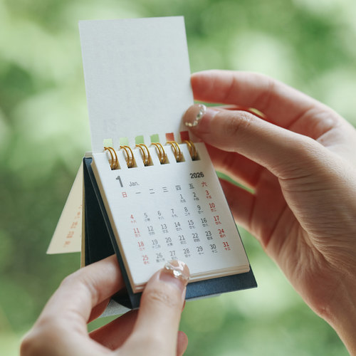 2026年迷你小台历ins高颜值简约纯色创意桌面小摆件小台历小日历 - 图1