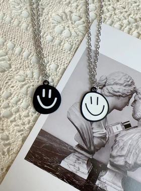 黑色少女情侣可爱甜美