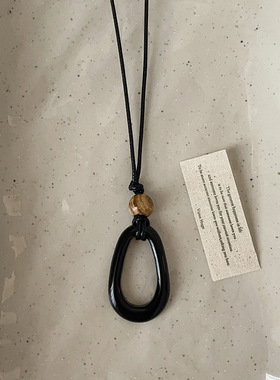 极简风黑色椭圆缕空树脂吊坠黑绳项链女个性精致百搭颈链锁骨链