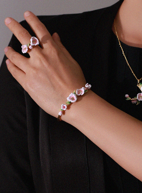 白色菟葵花开口手镯女手环送女生礼物大气个性百搭高级感轻奢ins