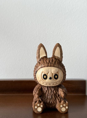 实木拉布labubu潮玩摆件网红爆款摆摊桌面定制创意生日礼物